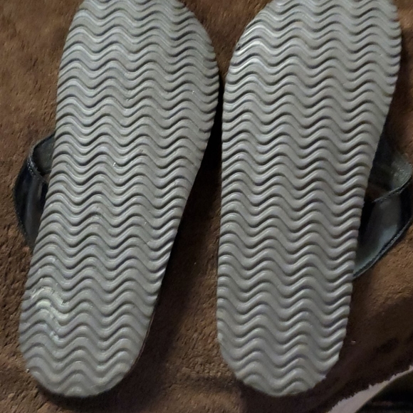 Cute Sandles - Picture 3 of 3